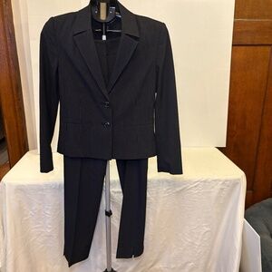 Rafaella Women’s Black Striped 2 Piece Set Notch Lapel Jacket & Pant Suit Size 6
